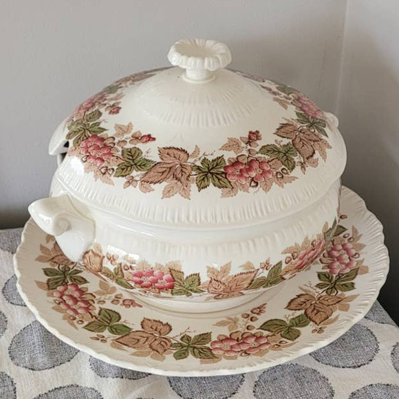 Wedgewood Wildbriar Soup Tourine and Platter - Picture 3 of 9